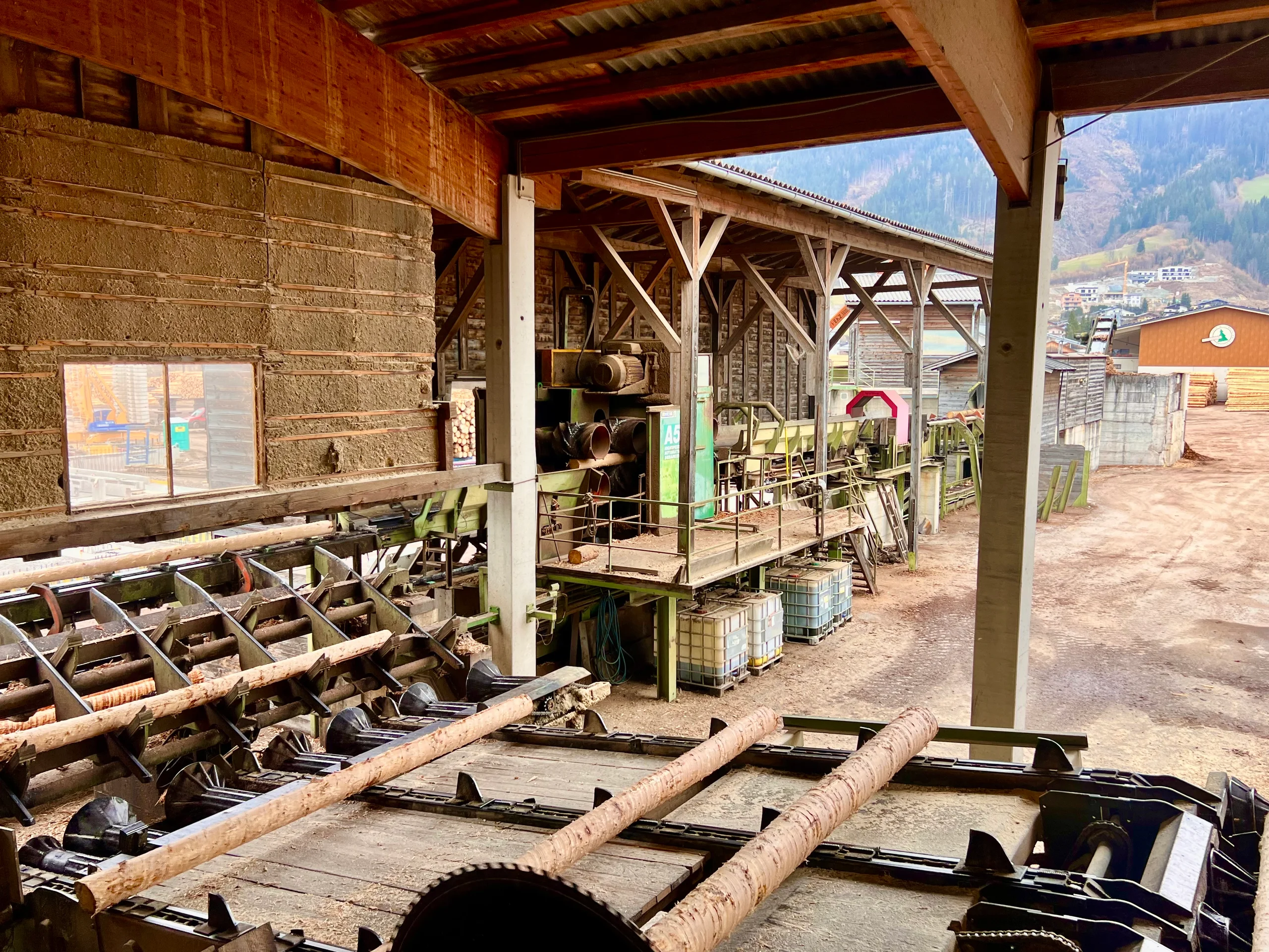 Log sorting plant with debarker - Image 15