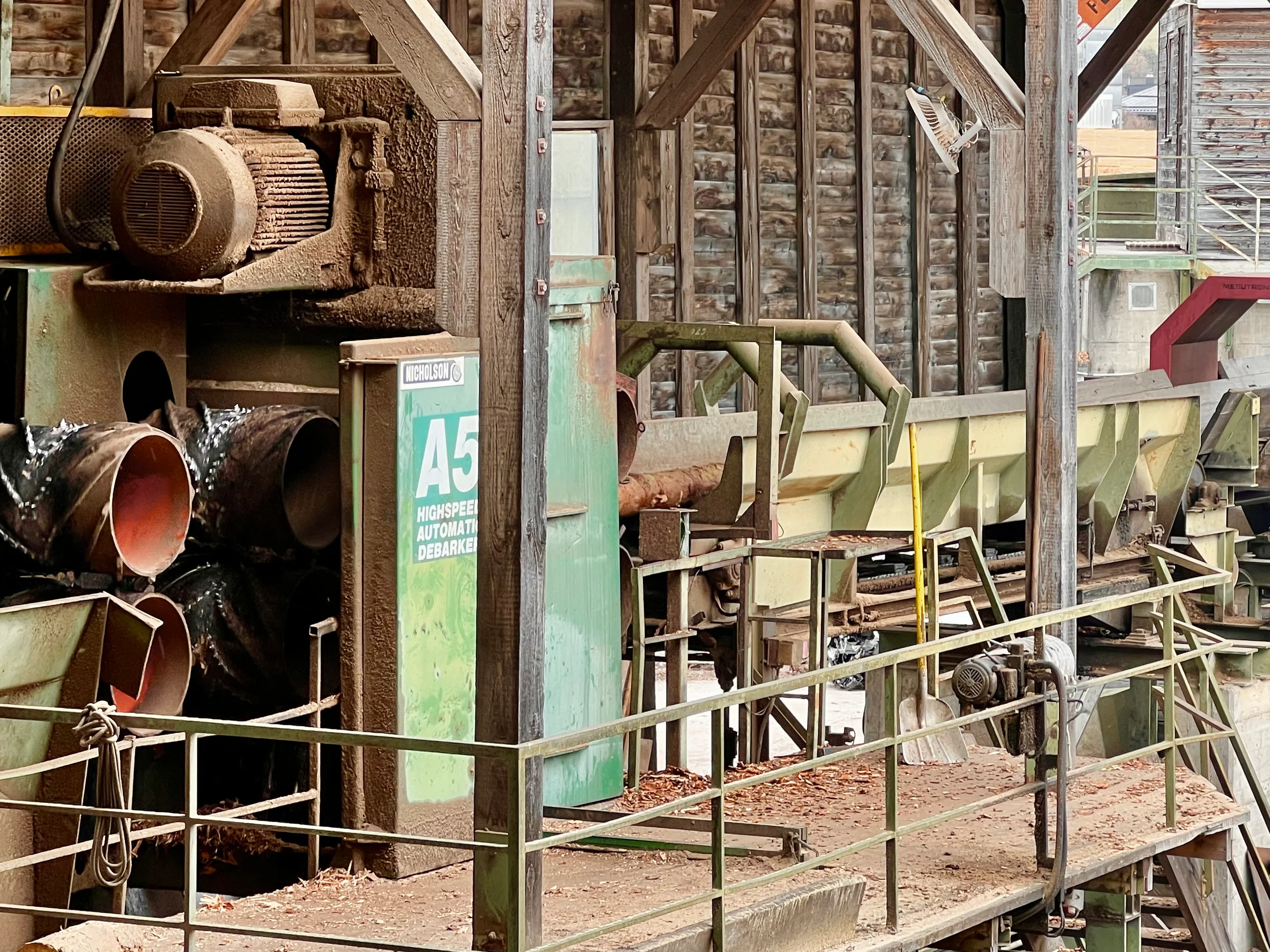 Log sorting plant with debarker - Image 16