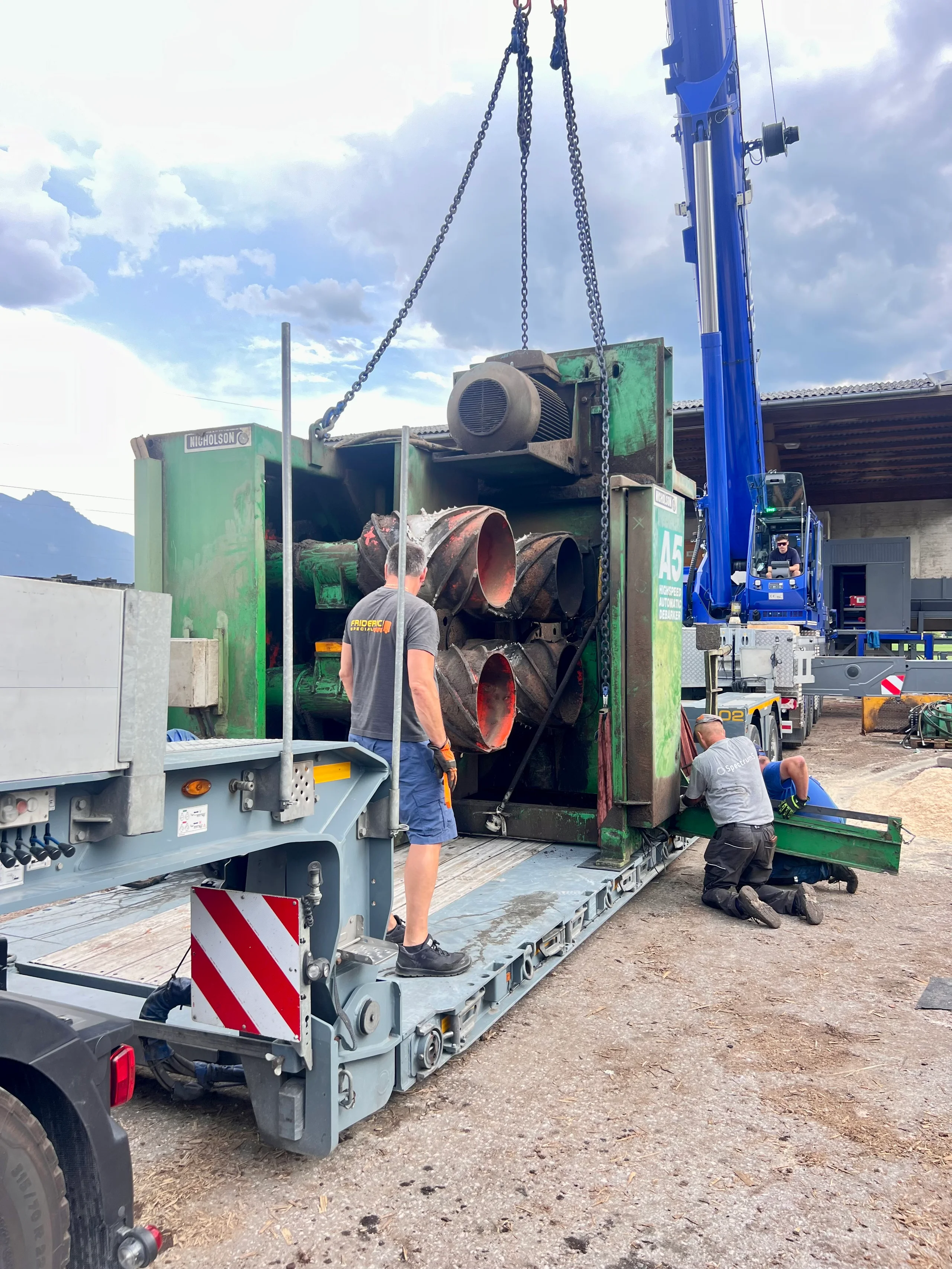 Log sorting plant with debarker - Image 21